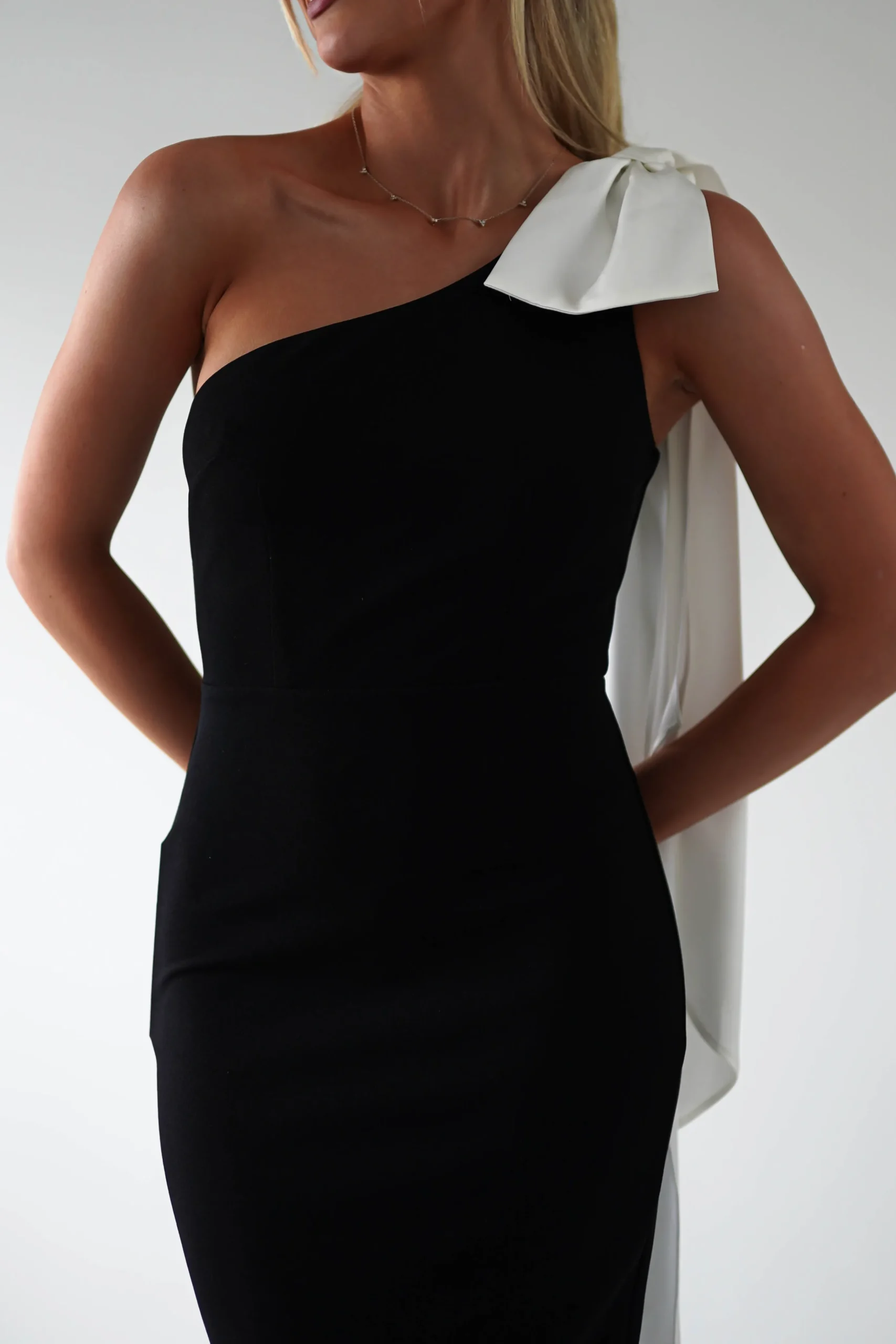 Camella Bodycon Bow Detail Midi Dress | Black