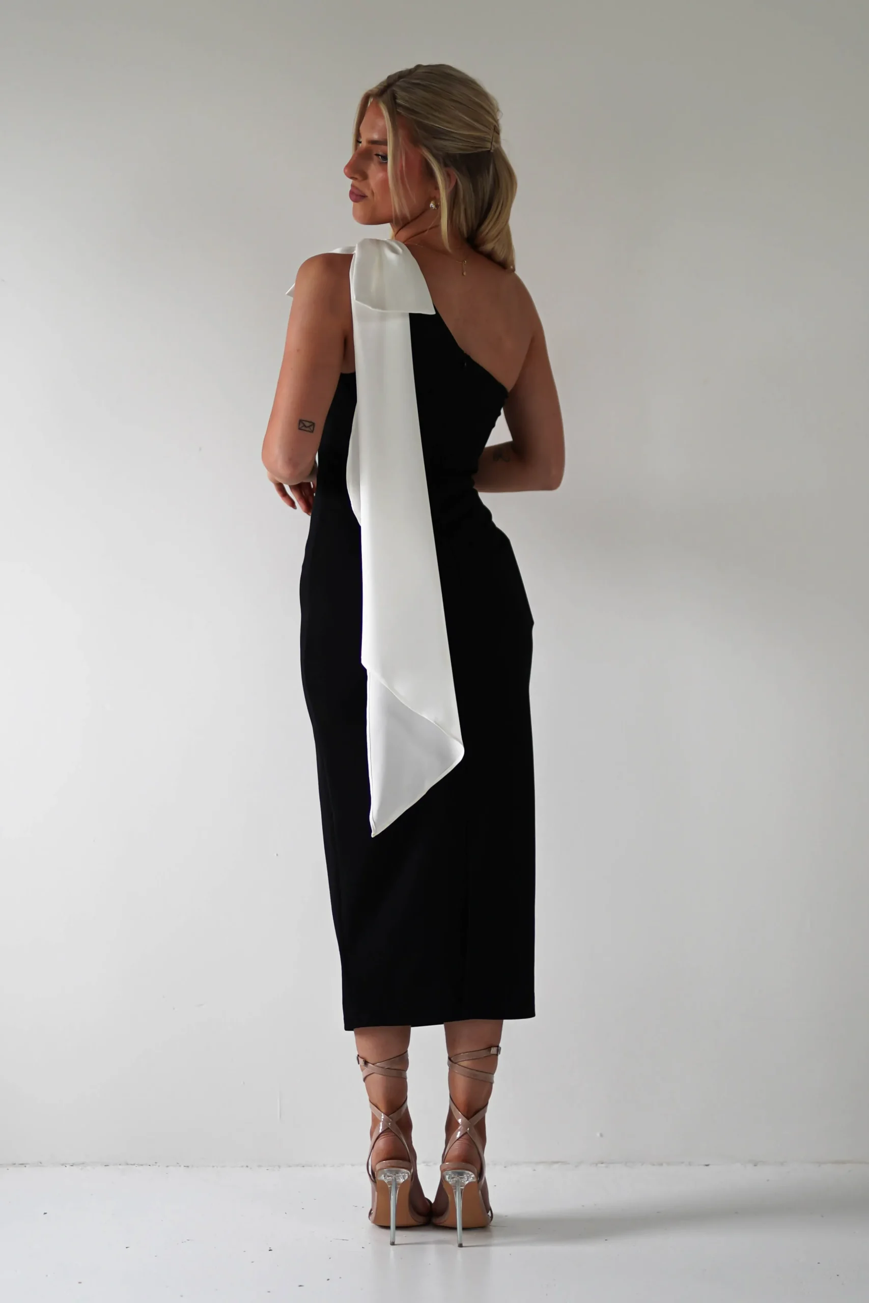 Camella Bodycon Bow Detail Midi Dress | Black