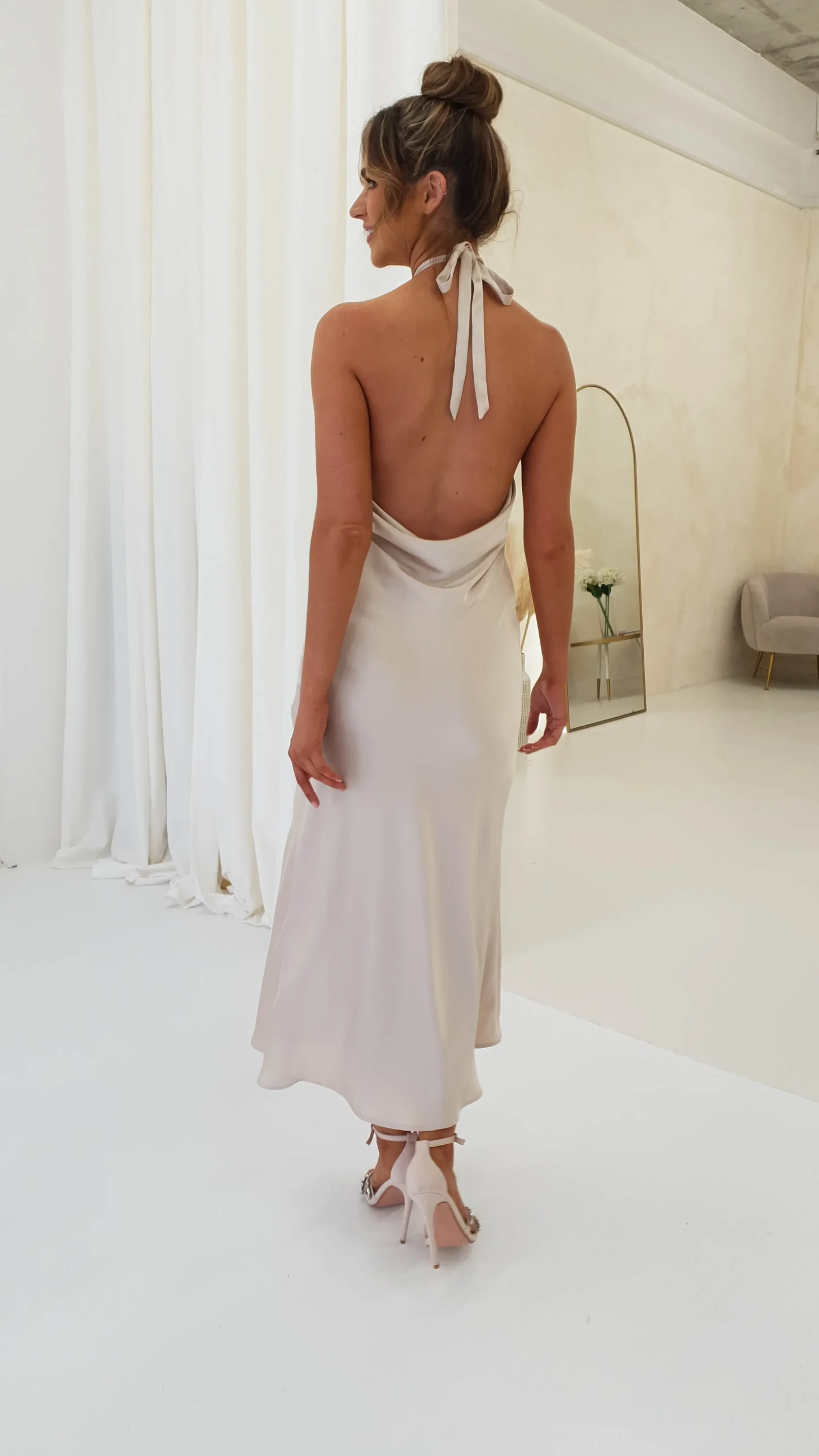 Evelyn Halterneck Midi Dress | Champagne