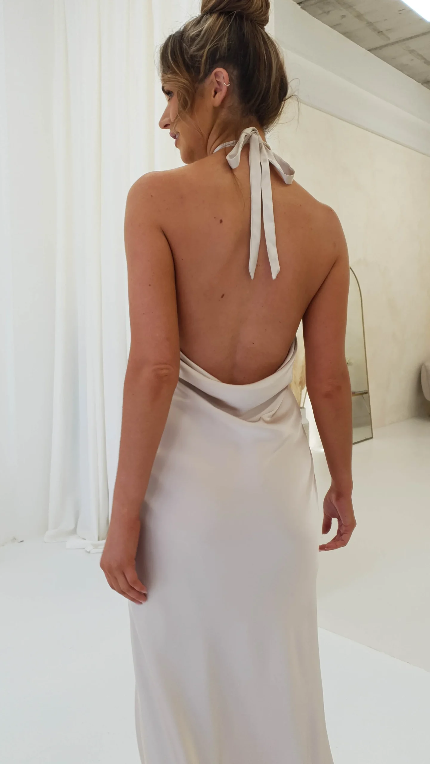 Evelyn Halterneck Midi Dress | Champagne